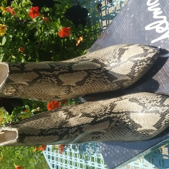 Sam Edelman Hilty Ankle Boot  Size 9 NWT - Picture 2 of 9